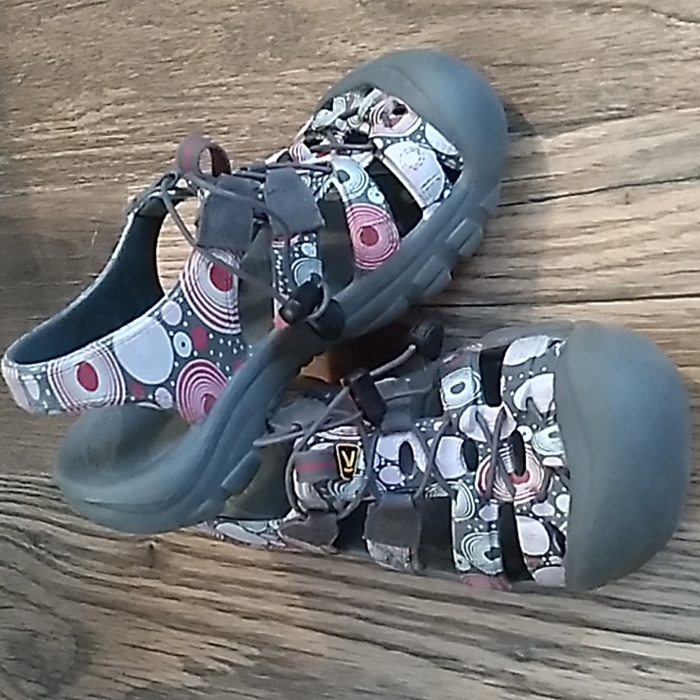 Keen sandals size 3
